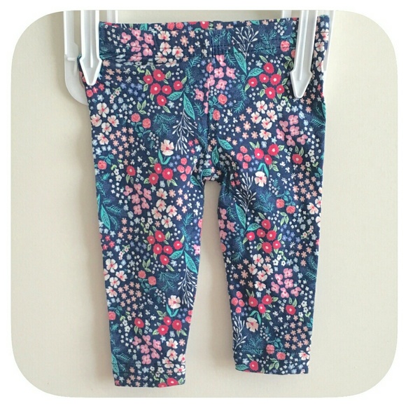 ❤NWT Carters Baby Girl Outfit - Picture 3 of 3